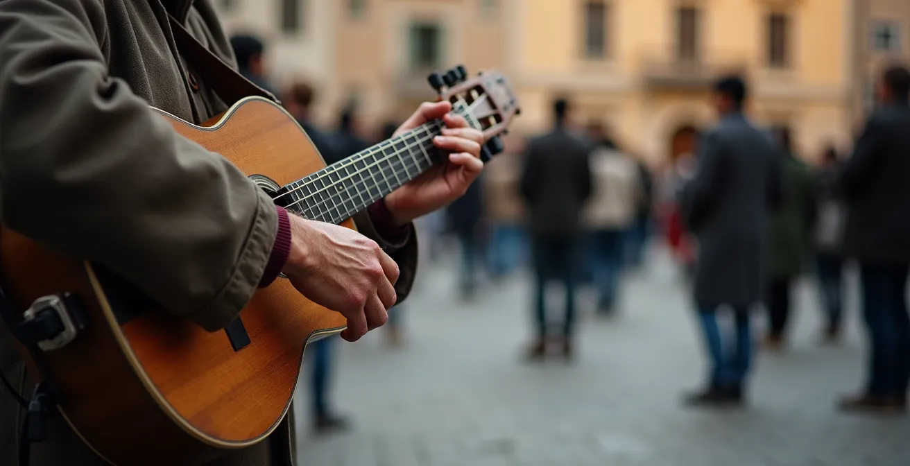 Straßenmusiker spielen traditionelle Instrumente auf einem belebten Stadtplatz